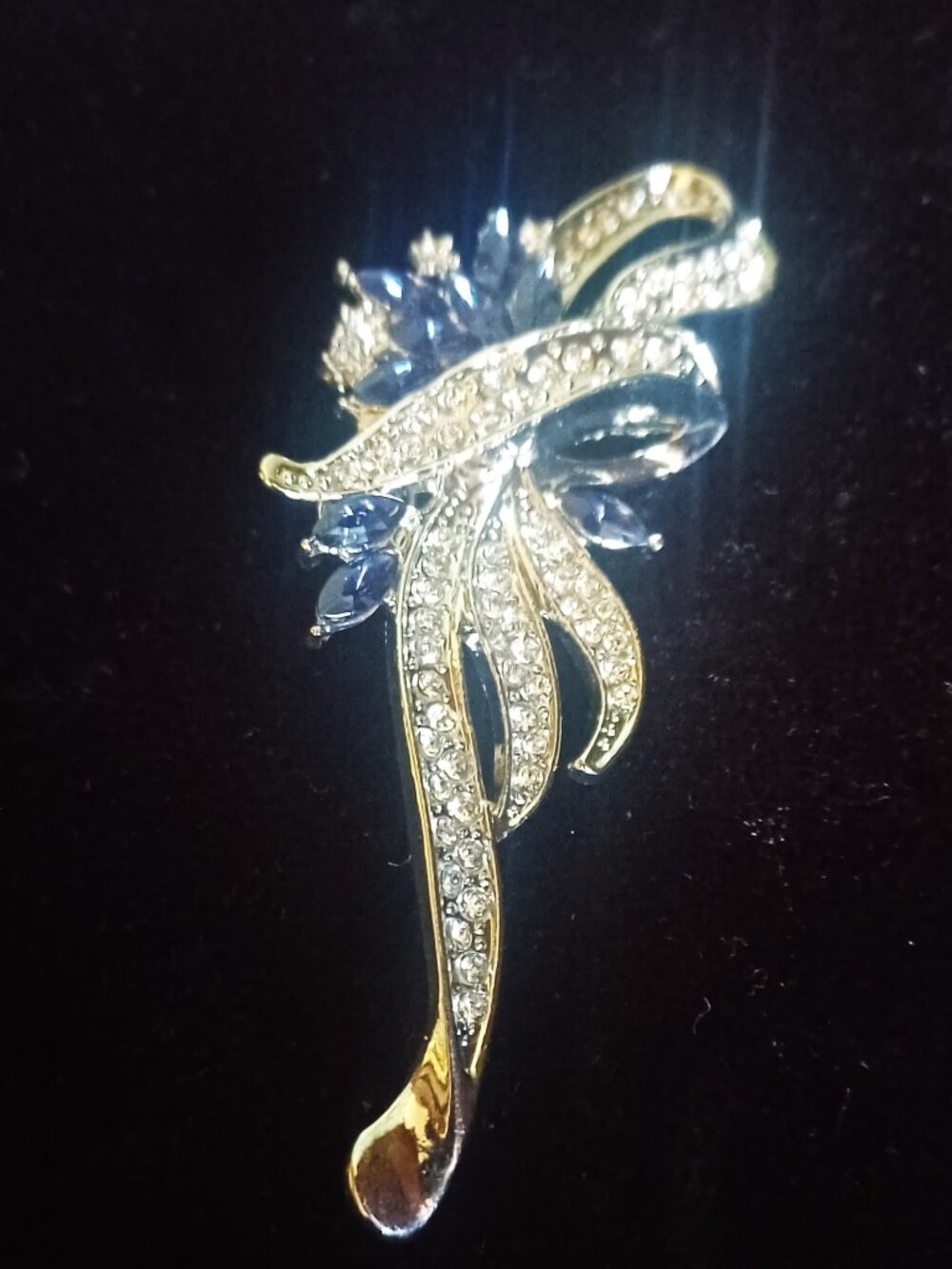 Lovely Brooch, Blue Bouquet